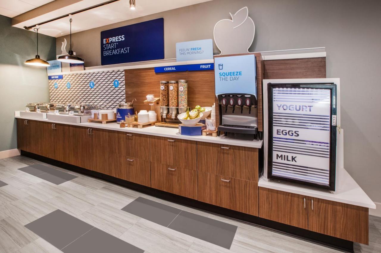 Holiday Inn Express & Suites - Denver Ne - Brighton By Ihg Εξωτερικό φωτογραφία